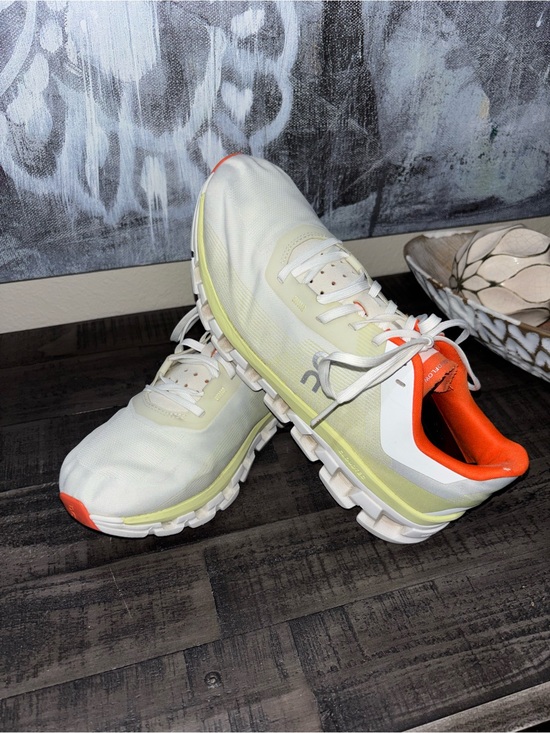 On Running Other - On Cloudflow 4 running shoe MENS SZ 8